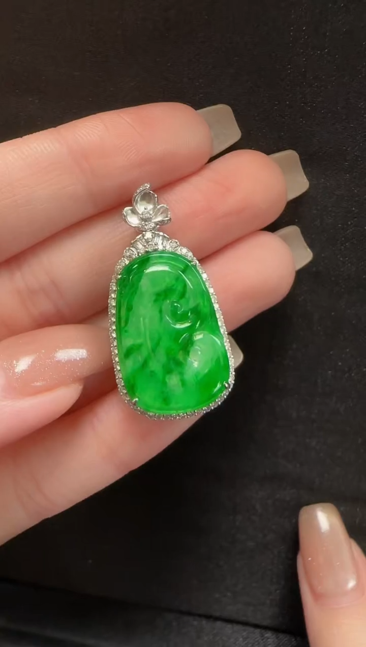 【闪购商品】翡翠颈饰18K金镶嵌56如意