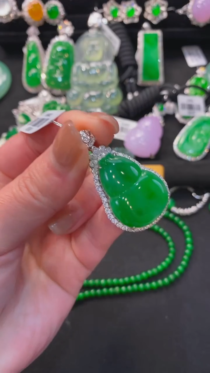 【闪购商品】翡翠颈饰未镶嵌葫芦