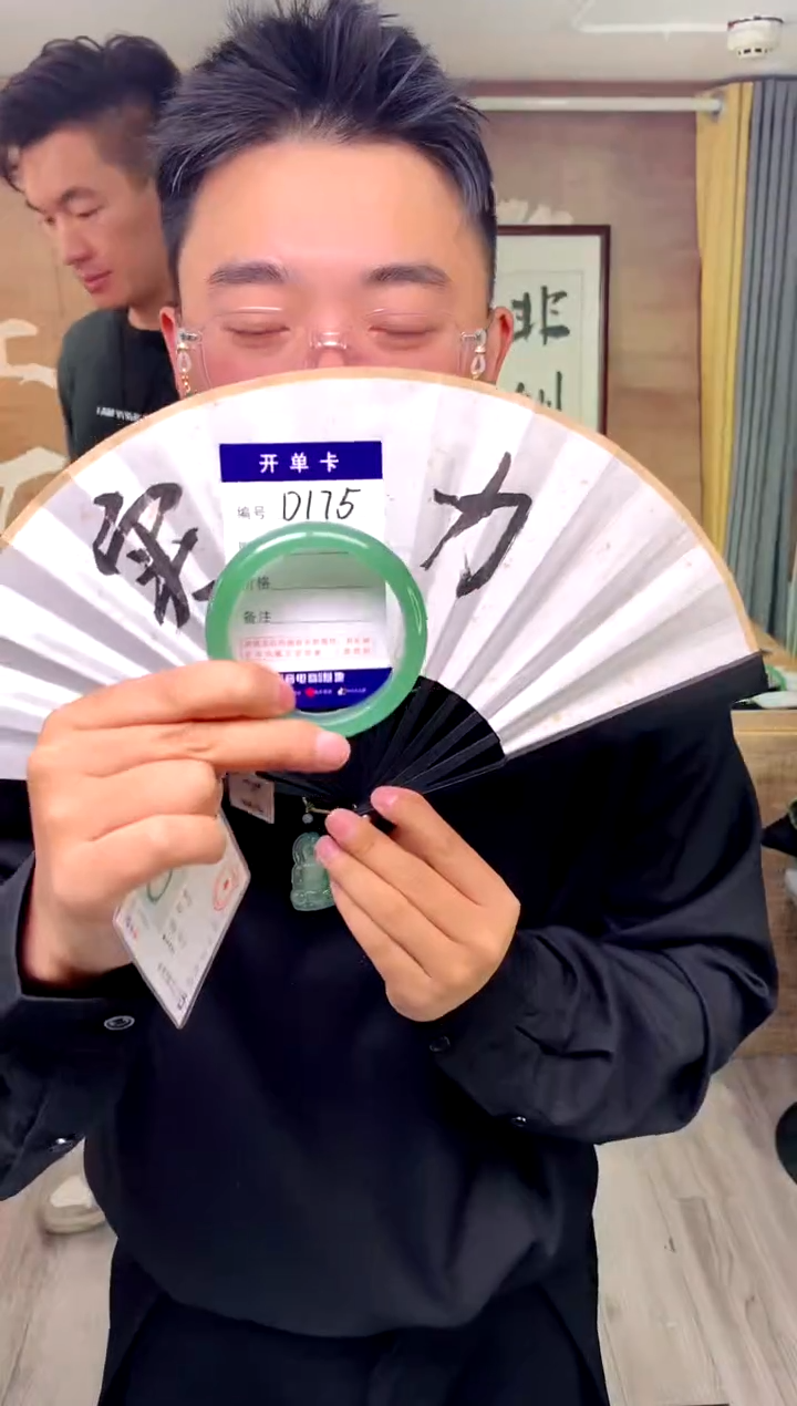 【闪购商品】石英质玉手镯未镶嵌花羽遇工厂 序号175