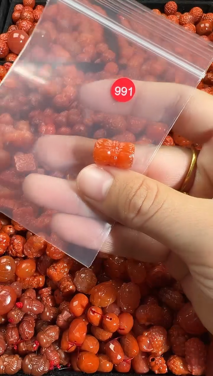 颈饰未镶嵌南红玛瑙1