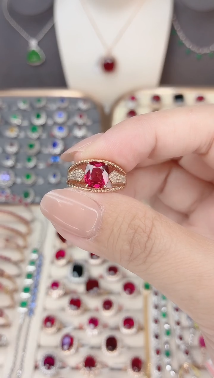 18K金镶嵌戒指红色碧玺-2.31ct