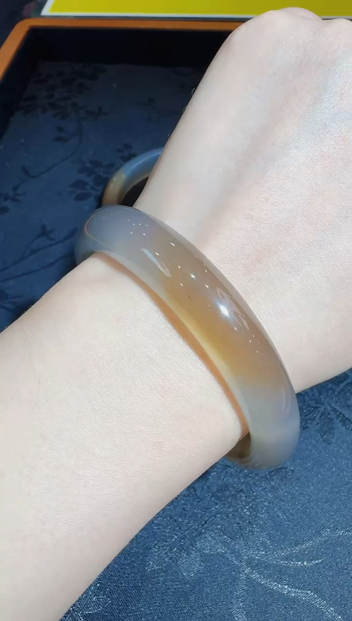 【闪购商品】玛瑙/玉髓手镯未镶嵌发一件