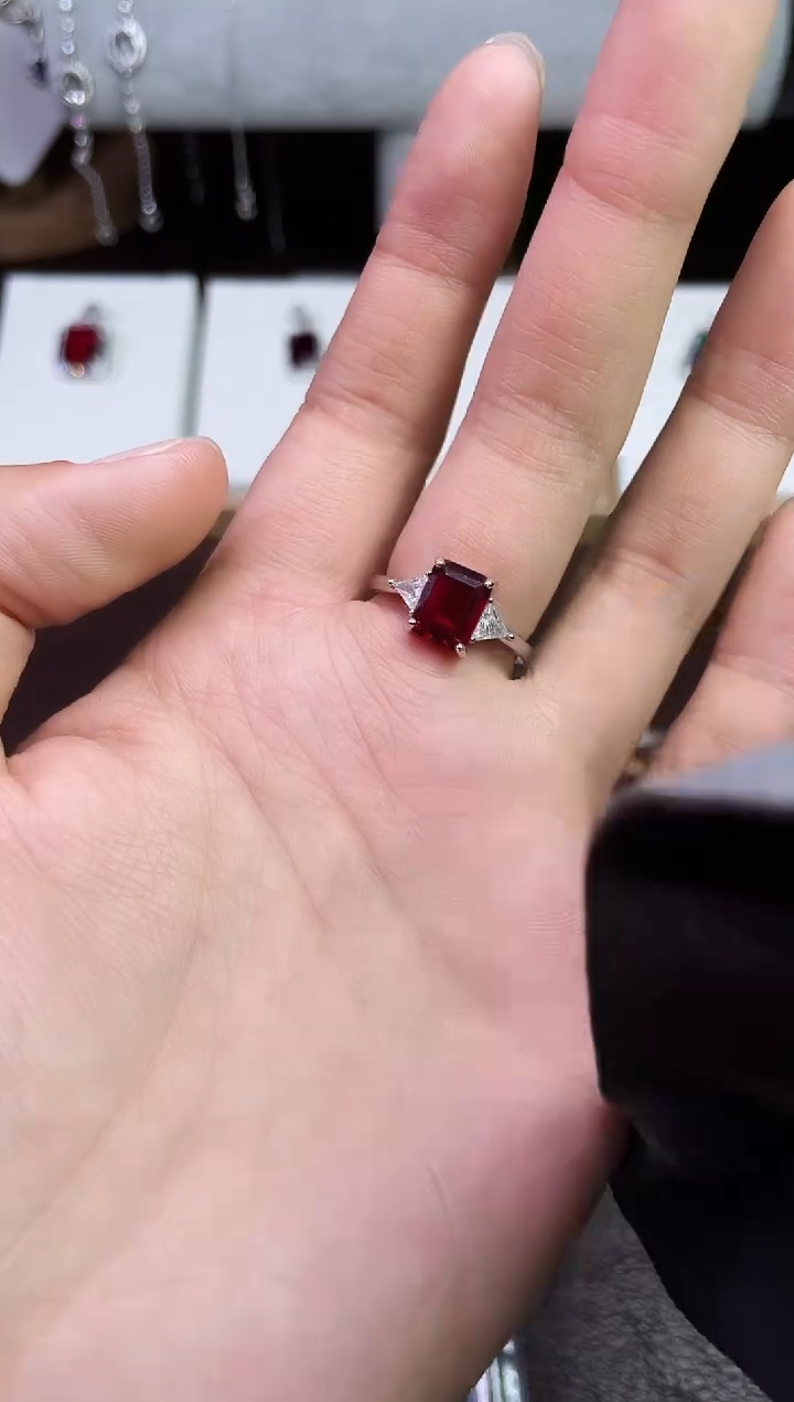 足铂镶嵌合成（培育）红宝石戒指/指环红宝戒指