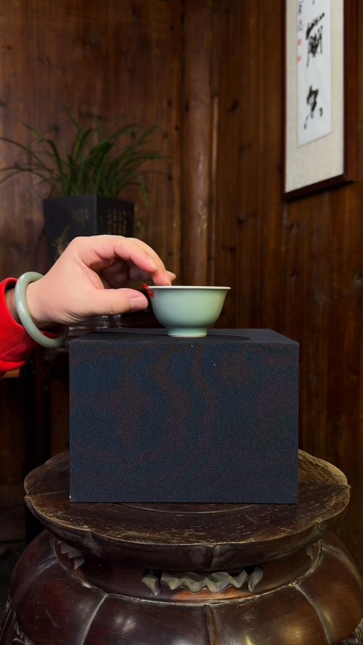 11-YPD-1111 瓷器青釉暗刻杯