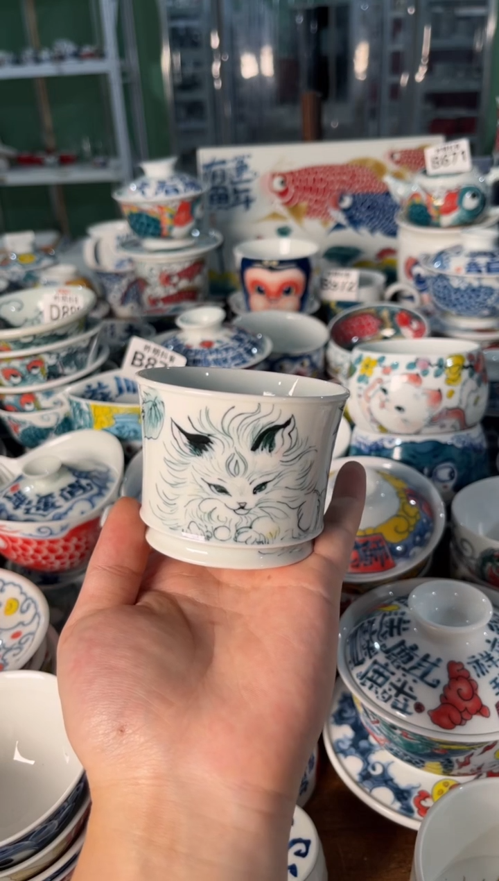 柒*?昨明手绘竹节杯（开裂大瑕）