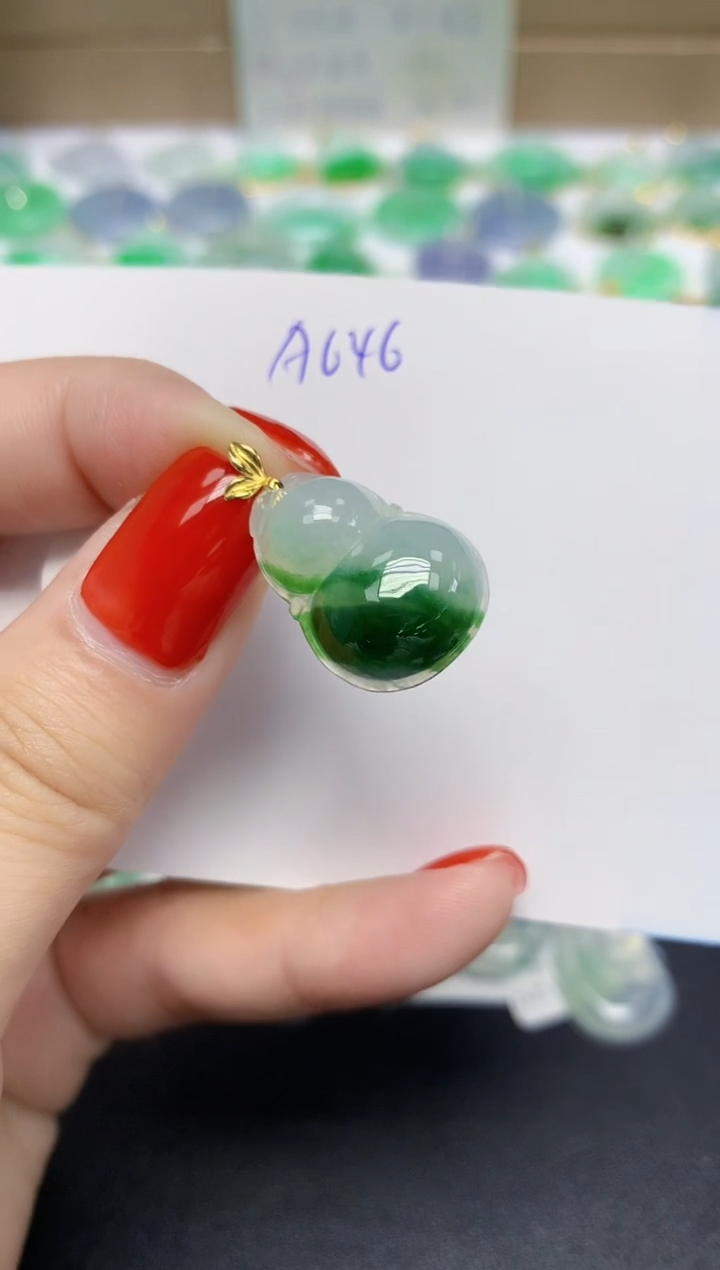 颈饰18K金镶嵌翡翠天然缅甸翡翠A货翡翠百元以上9元证书费自理