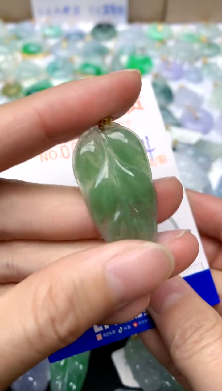 【闪购商品】翡翠颈饰18K金镶嵌184天然A货翡翠