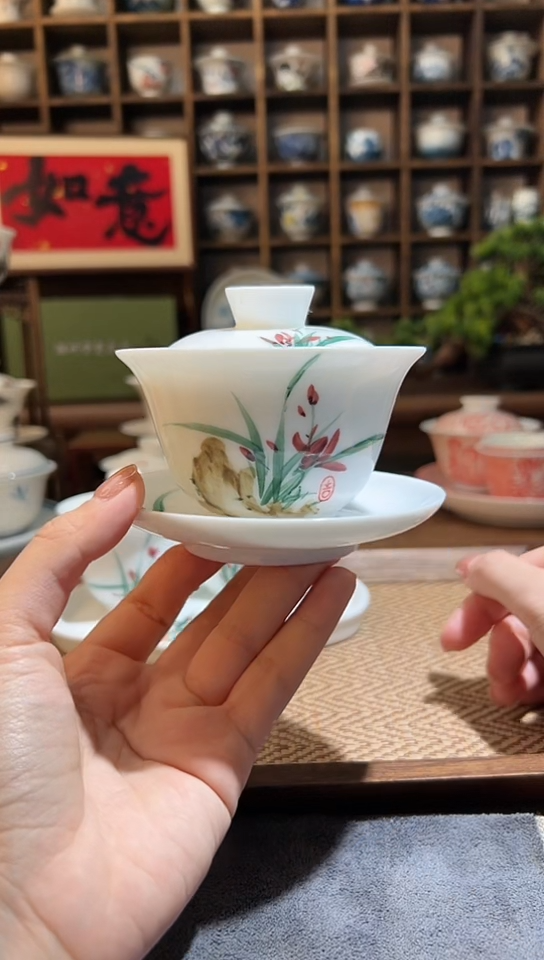 【闪购商品】五彩手绘兰花三才盖碗