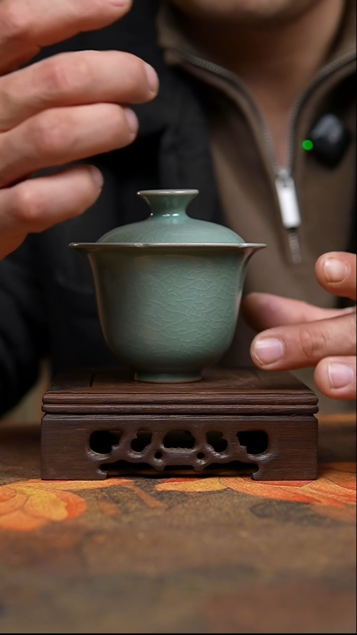 杯仿古翡翠绿釉两才葵口盖碗+葵口盘套组瑕