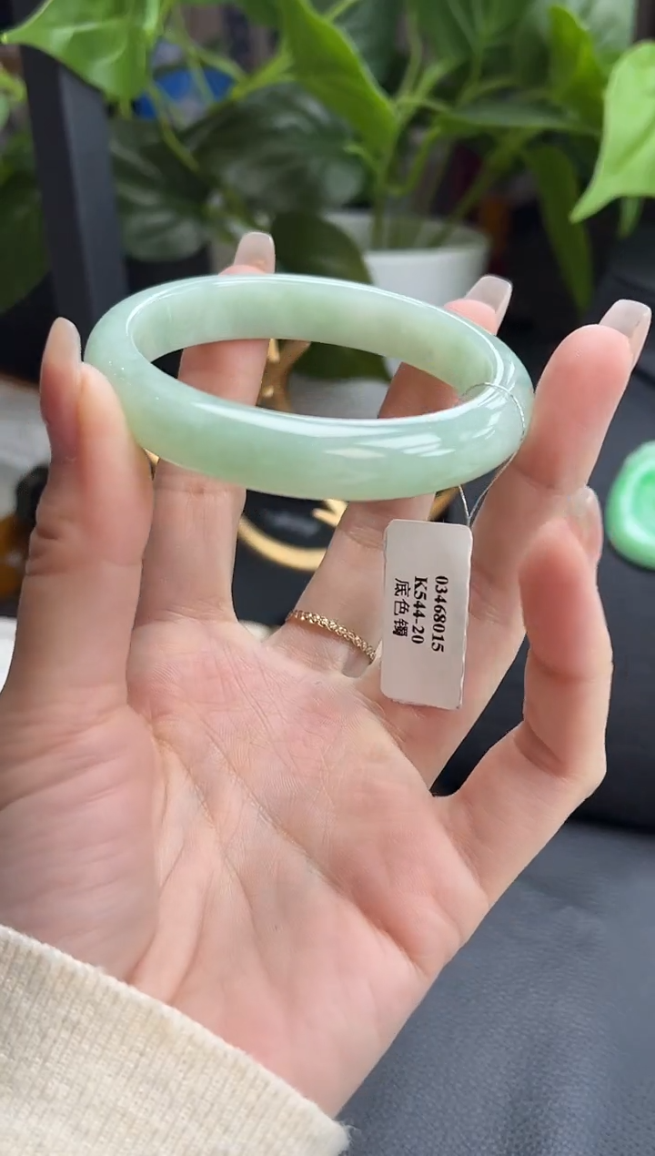 【闪购商品】翡翠手镯未镶嵌手镯