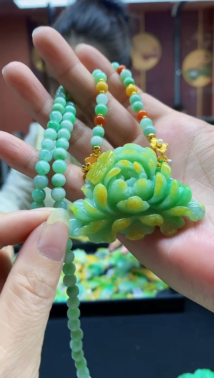 颈饰未镶嵌翡翠吊坠