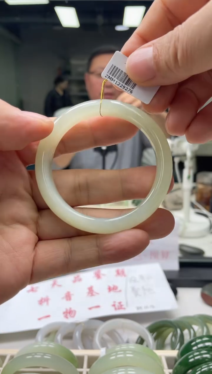 【闪购商品】和田玉手镯未镶嵌编码 9276圈口55