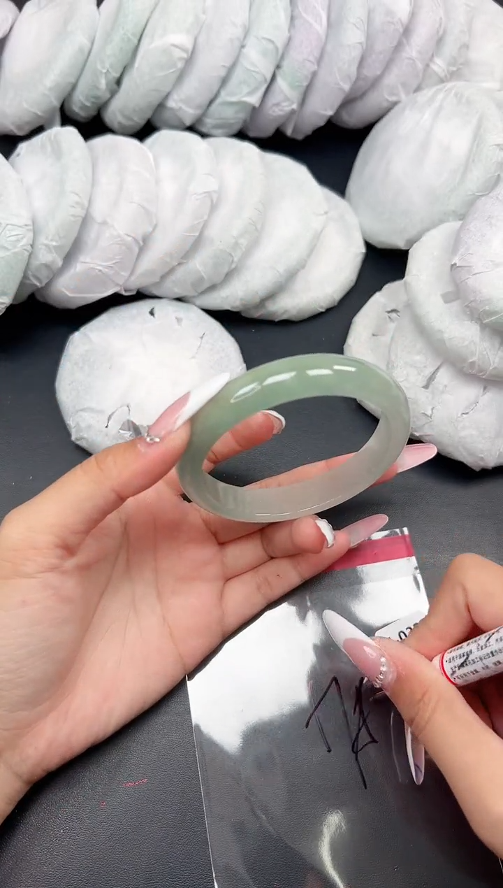 精品手镯，一物一拍J-032