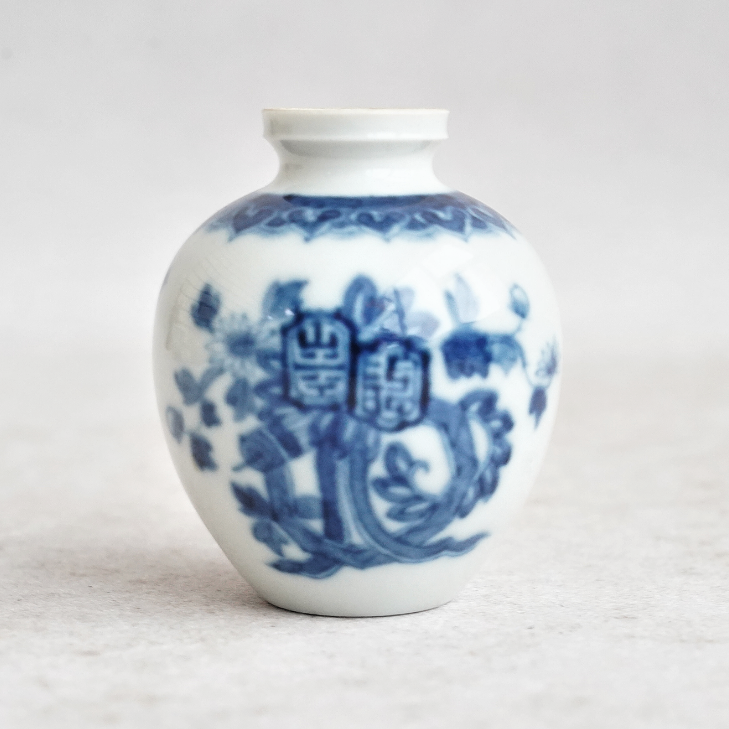 文华藏珍第393期拍品 5 清代 青花杂宝纹小瓶