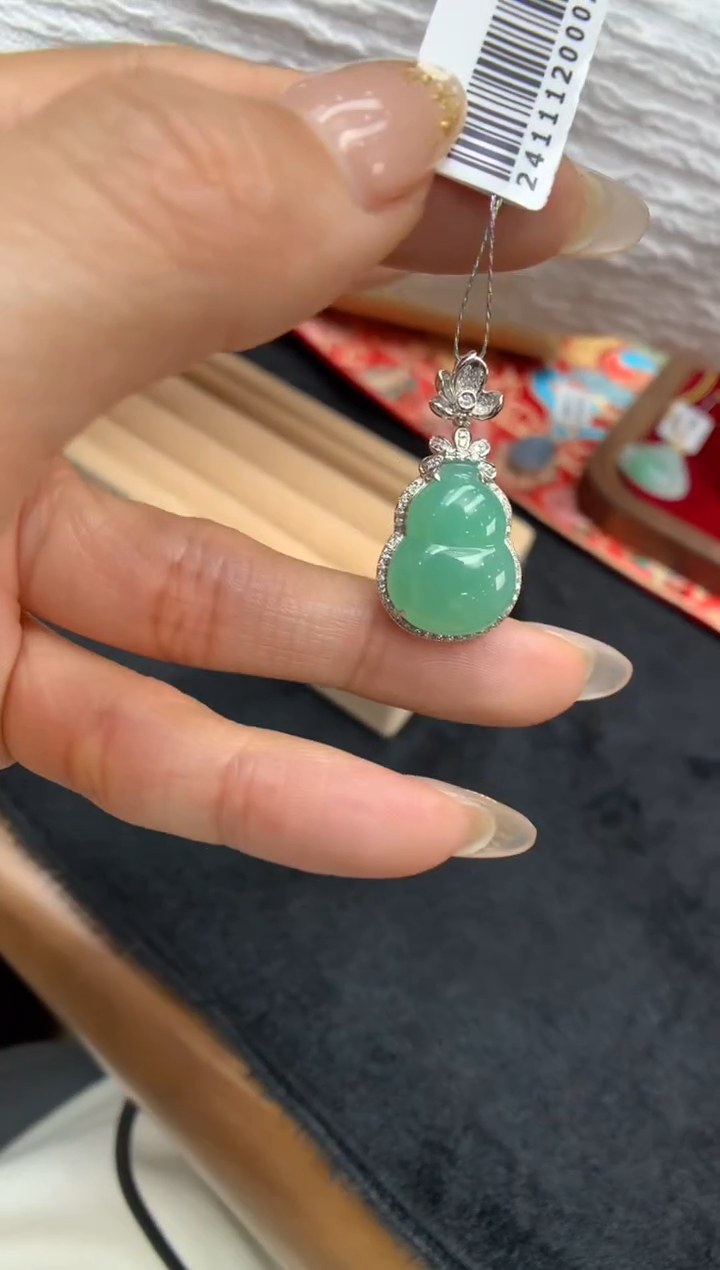【闪购商品】翡翠颈饰18K金镶嵌葫芦