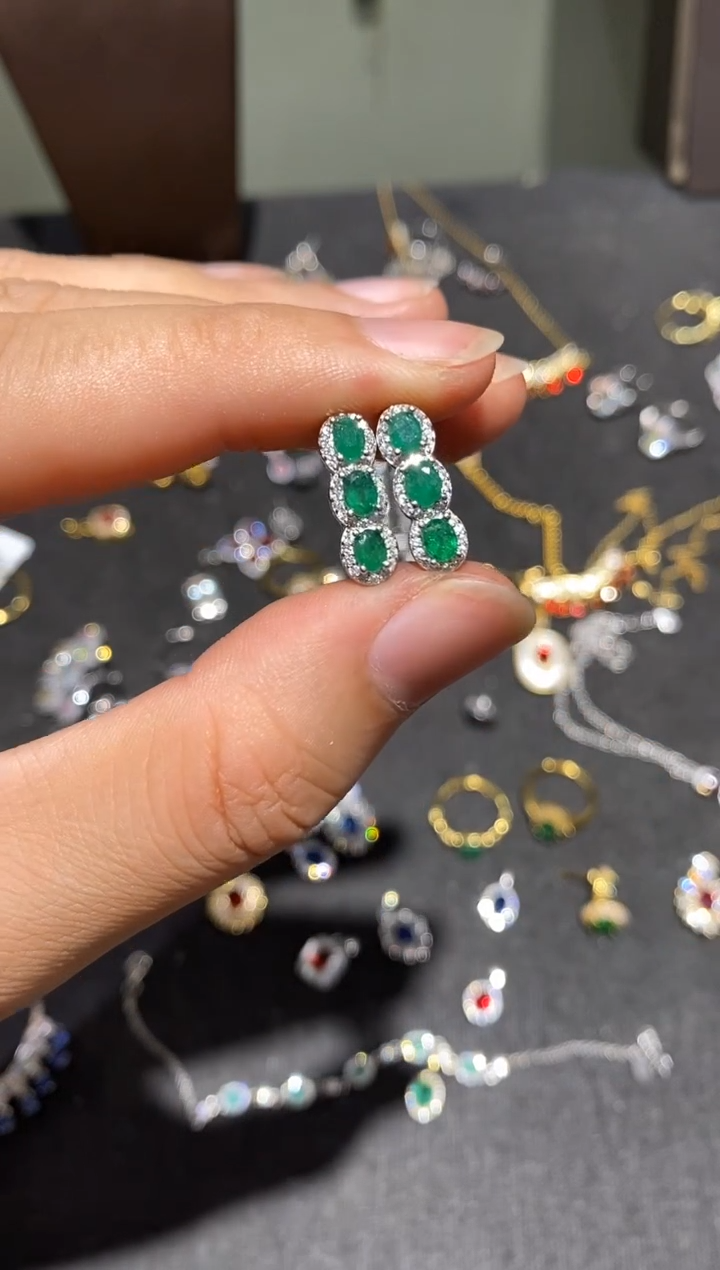 银S925镶嵌耳饰祖母绿耳钉