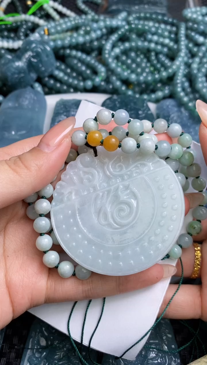 【闪购商品】翡翠颈饰未镶嵌          