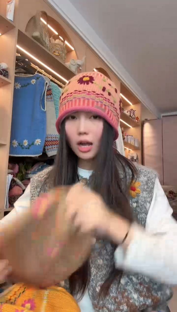 羊毛粉色刺绣羊毛帽