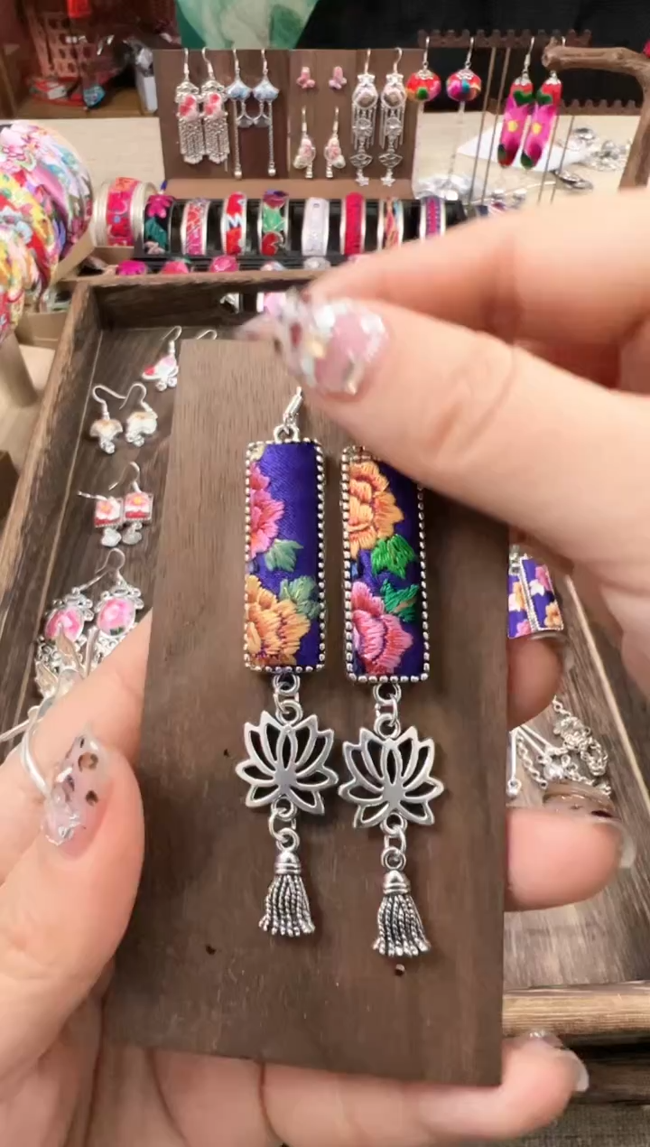 【闪购商品】织绣民族风老绣饰品255