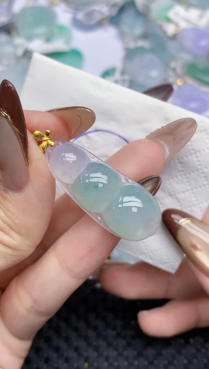 颈饰18K金镶嵌翡翠   天然翡翠A货  百元以上9米证书费自理