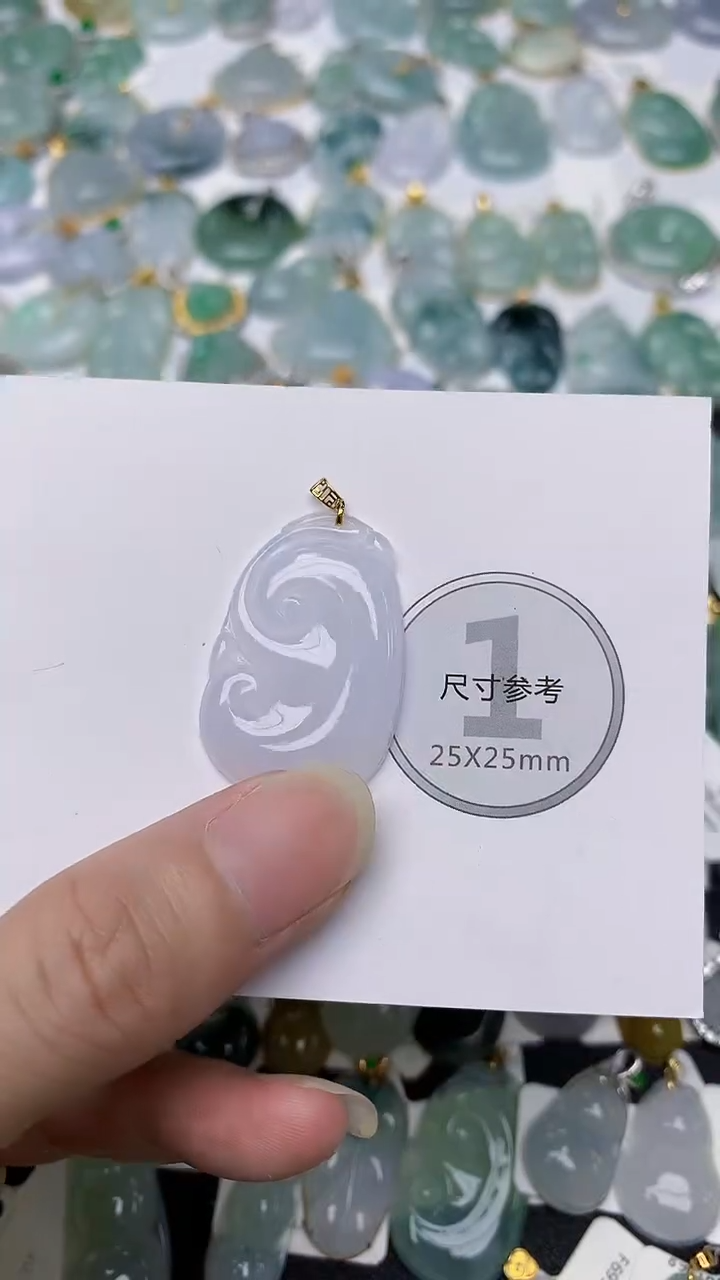 颈饰18K金镶嵌翡翠天然A货翡翠