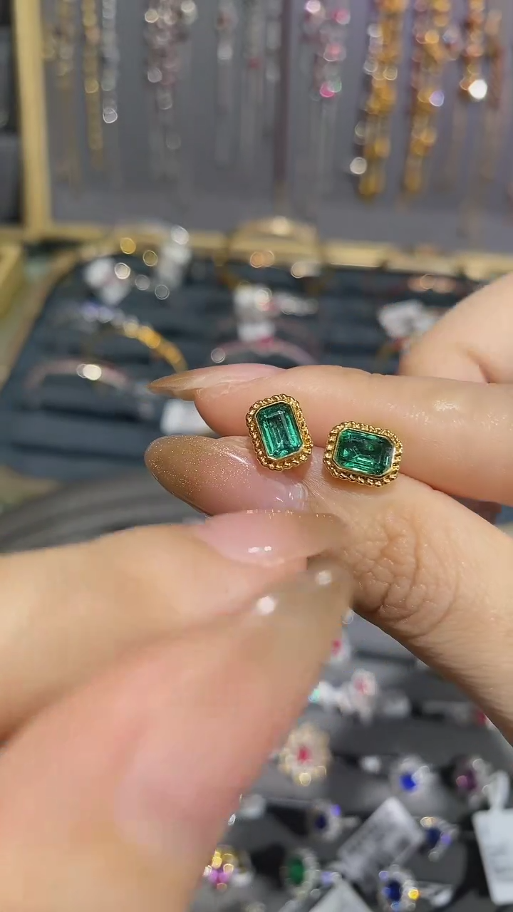 【闪购商品】祖母绿耳饰18K金镶嵌耳钉