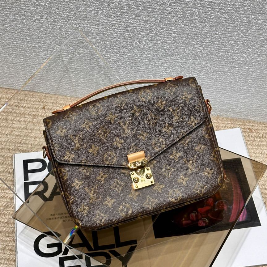 99新 LouisVuitton/路易威登 老花邮差经典斜挎包百搭
