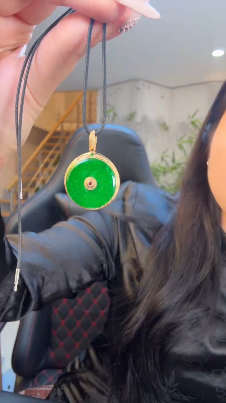 18K金镶嵌戒指翡翠天然缅甸A货18K翡翠吊坠