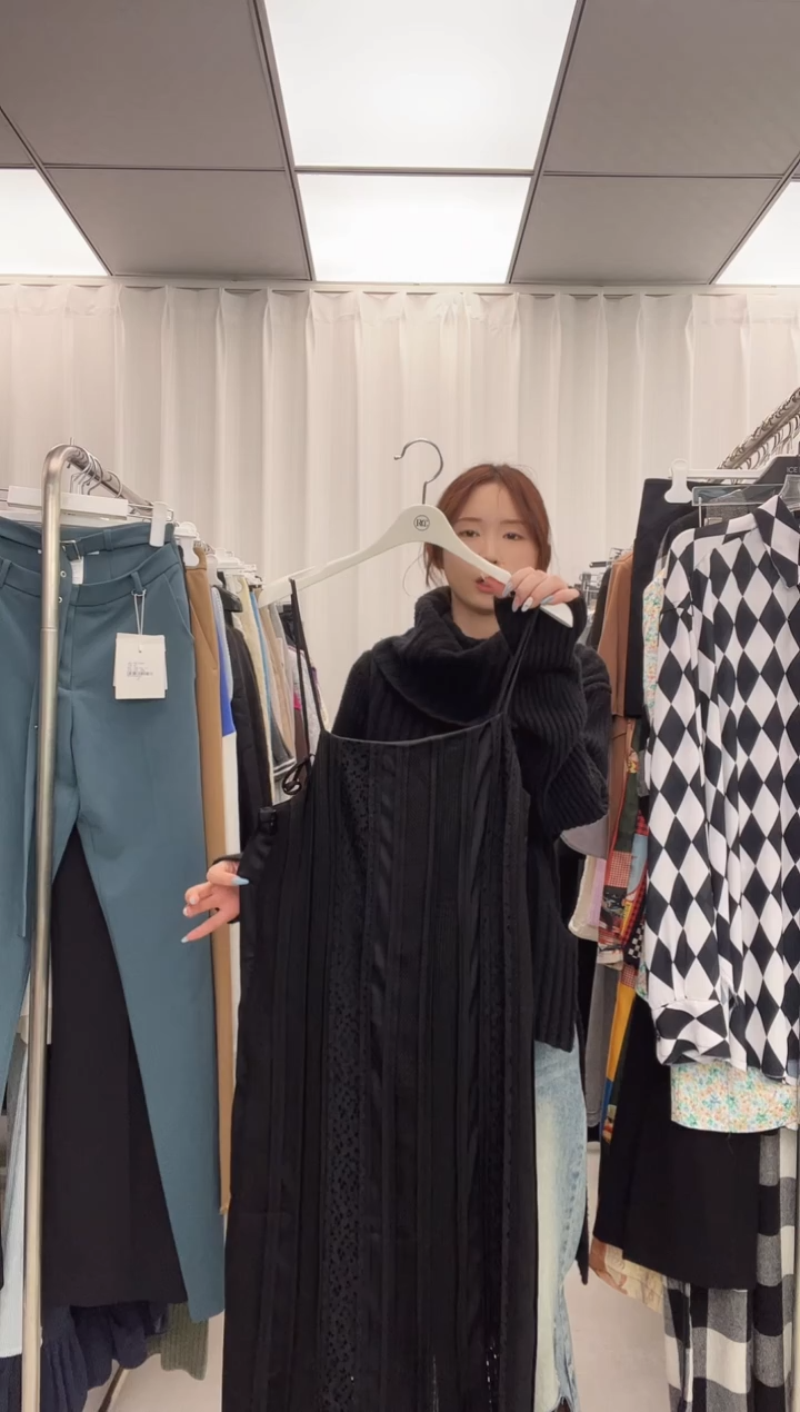 编号085 品牌吊带裙 XUZHI品牌  待开价650