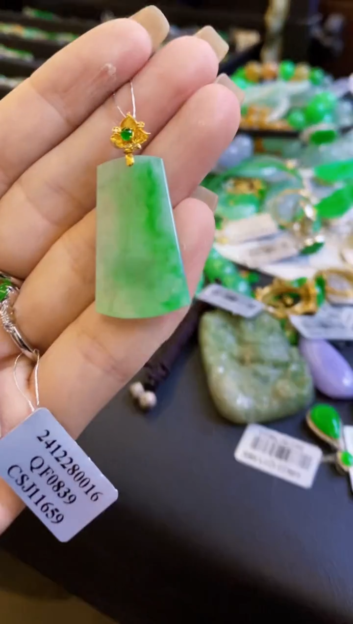 【闪购商品】定制翡翠18K金镶嵌吊坠