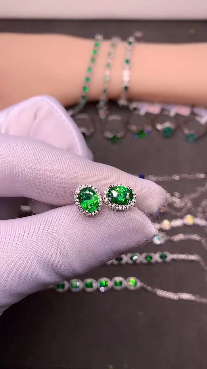 【闪购商品】石榴石（沙弗莱）耳饰银S925镶嵌......