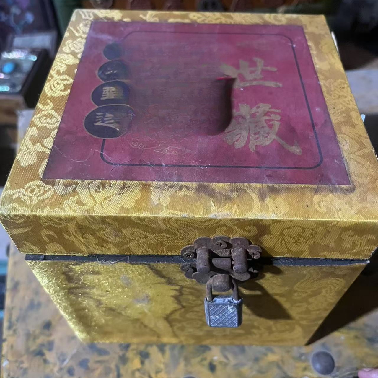 精品根雕木摆件黄色闷包开带