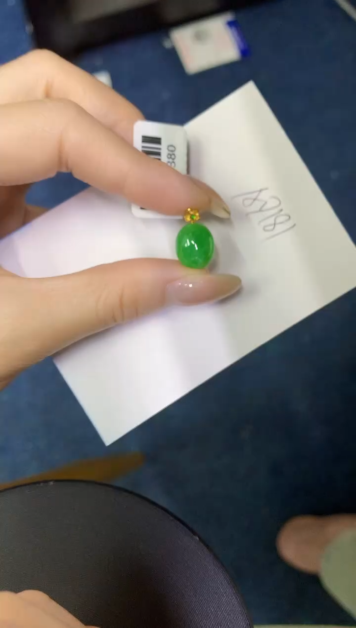 翡翠18K金镶嵌颈饰缅甸天然翡翠A货