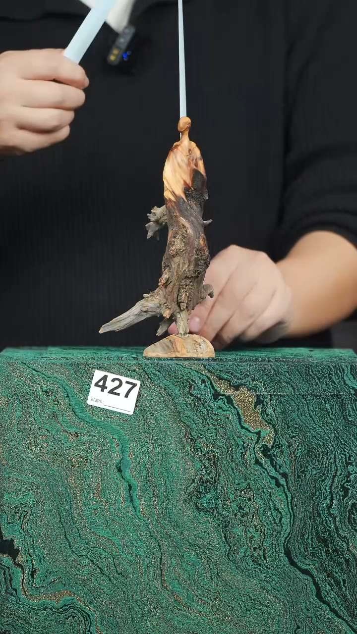 柏木（崖柏）427陈化黑油料巧雕无相摆件