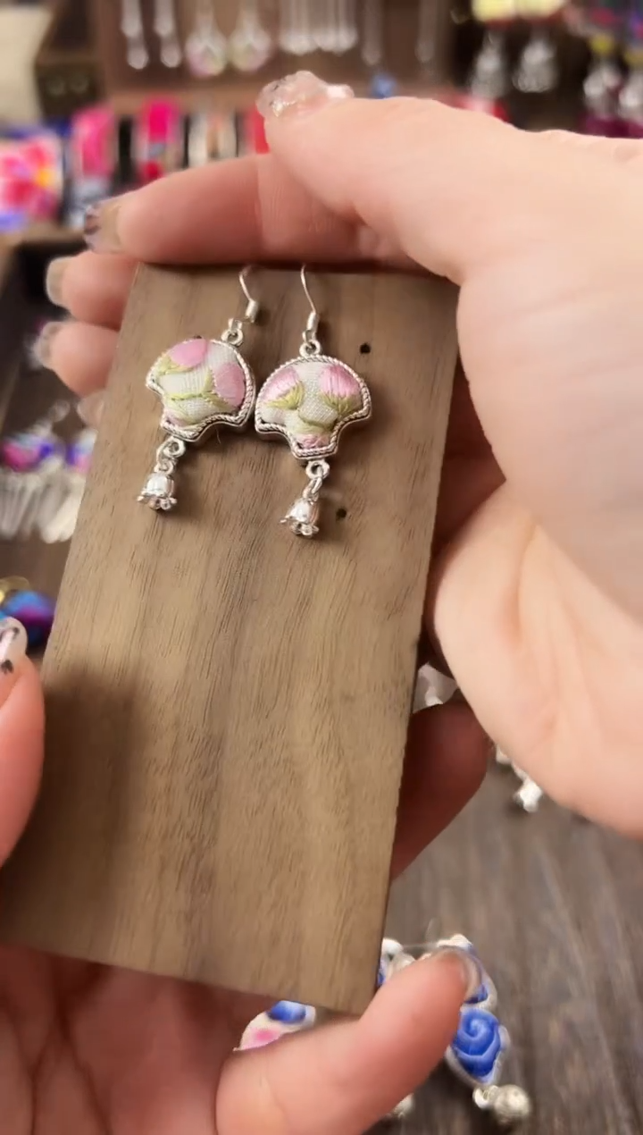 【闪购商品】织绣民族风老绣饰品538