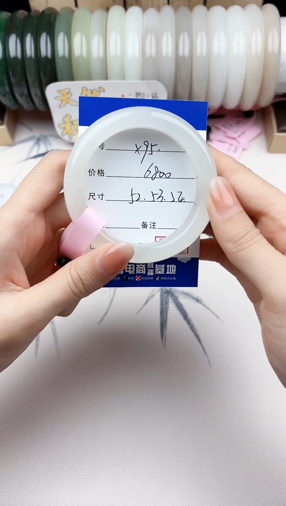 【闪购商品】和田玉手镯未镶嵌95