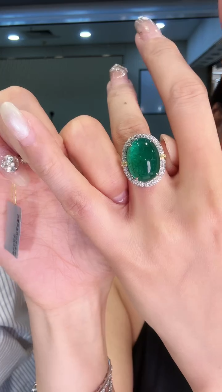 18K金镶嵌戒指祖母绿12.60ct