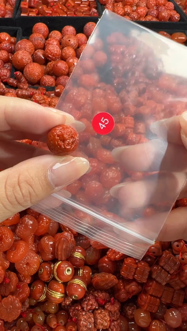 南红玛瑙未镶嵌颈饰1