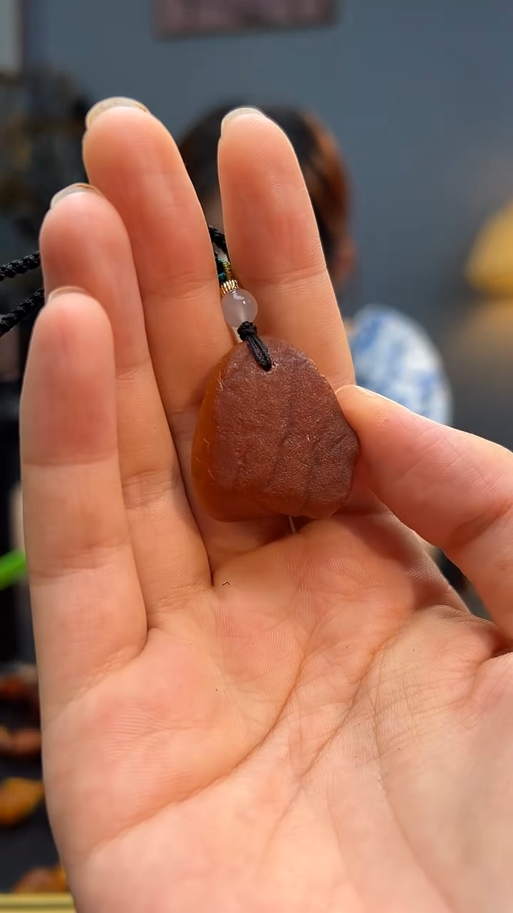 未镶嵌颈饰琥珀吊坠