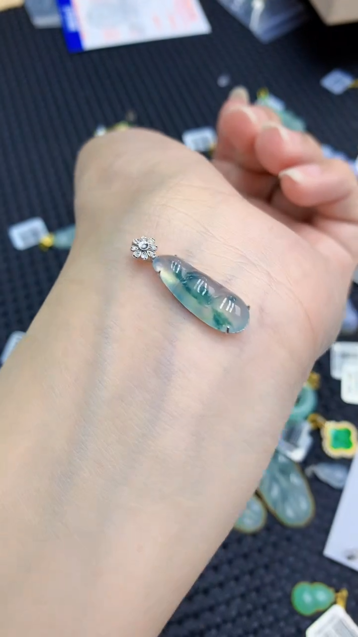 【闪购商品】翡翠颈饰18K金镶嵌            8