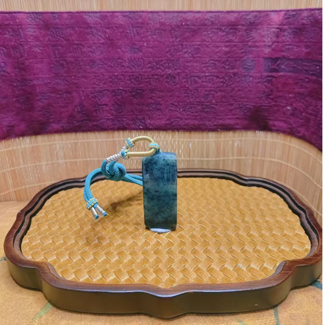 O和田玉点墨青花无事牌吊坠2231