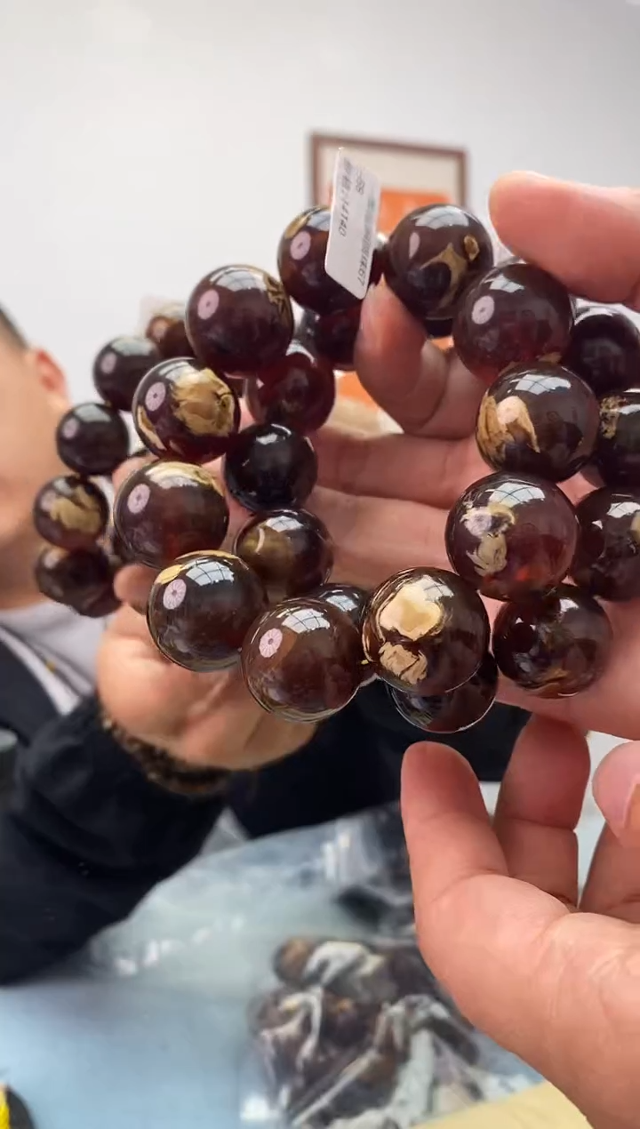 琥珀未镶嵌珠宝奇石假一罚十，一级溶洞多样性发一件053