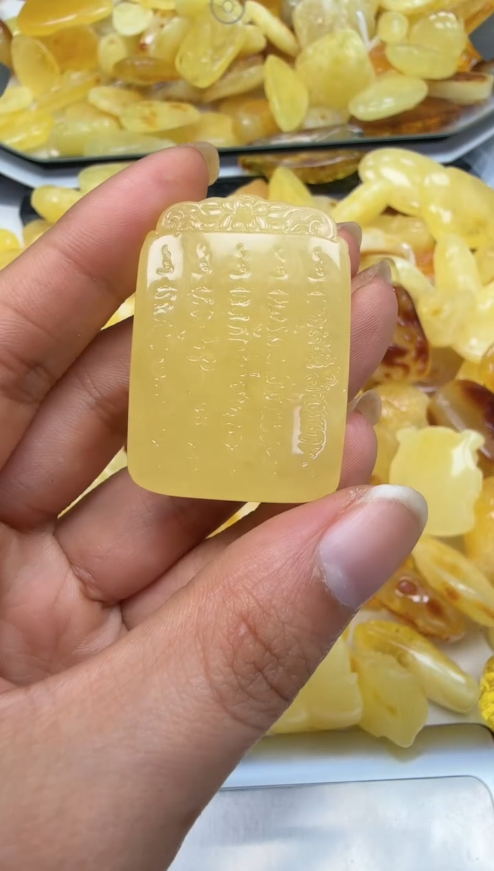 裸石琥珀未镶嵌如图