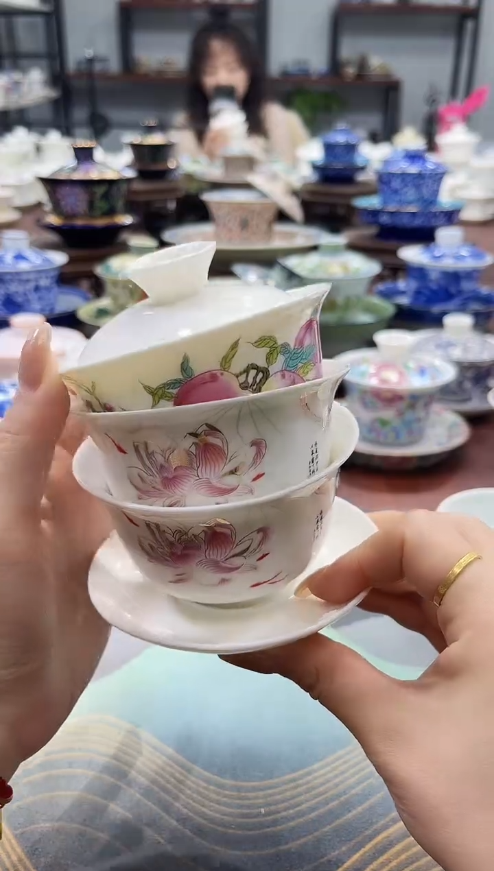 【闪购商品】微瑕小号元宝荷花2个盖碗+寿桃一个盖碗