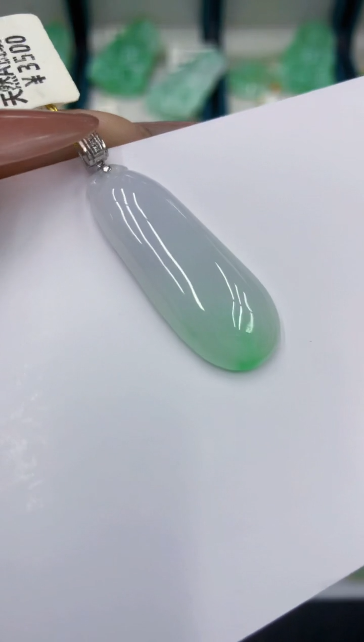 颈饰18K金镶嵌翡翠11111