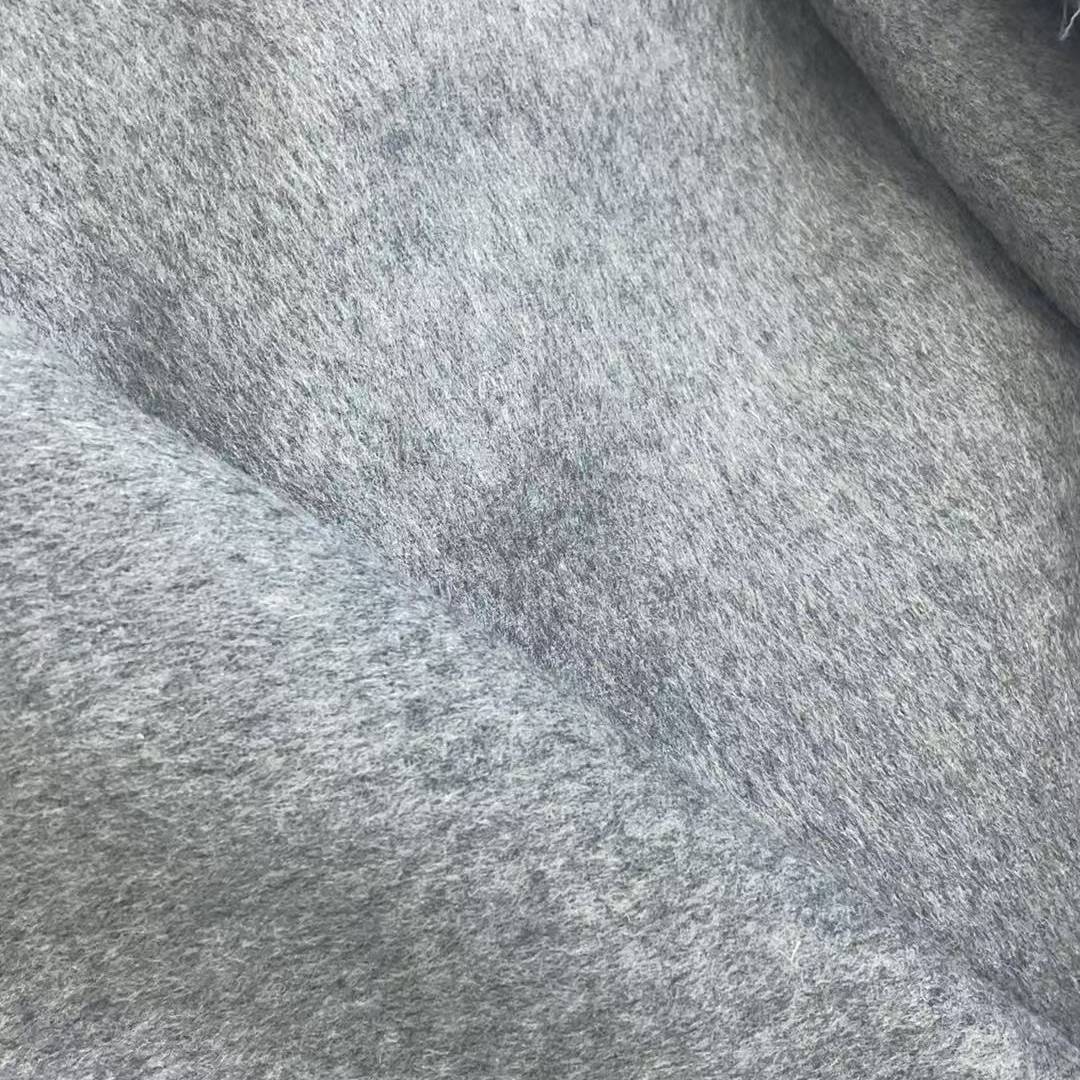 浅灰色羊绒服装面料