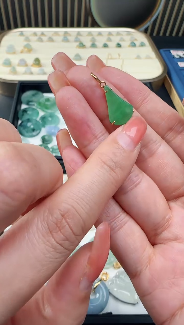 【闪购商品】翡翠颈饰18K金镶嵌TZG0120044