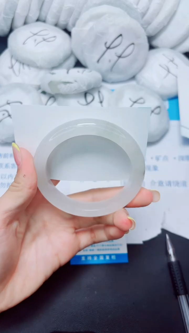 石英质玉手镯未镶嵌271/58.9