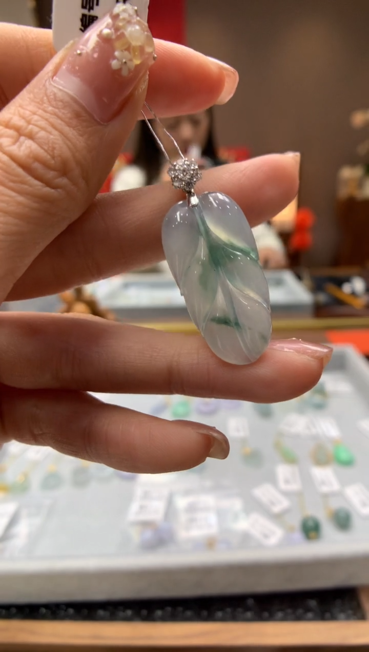【闪购商品】翡翠颈饰18K金镶嵌叶子
