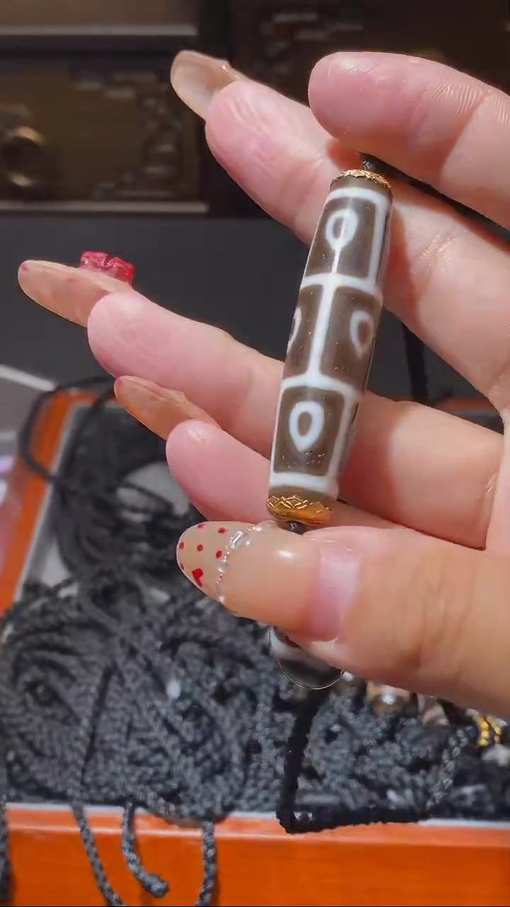 【闪购商品】玛瑙/玉髓颈饰18K金镶嵌Q31427九眼玛瑙项链